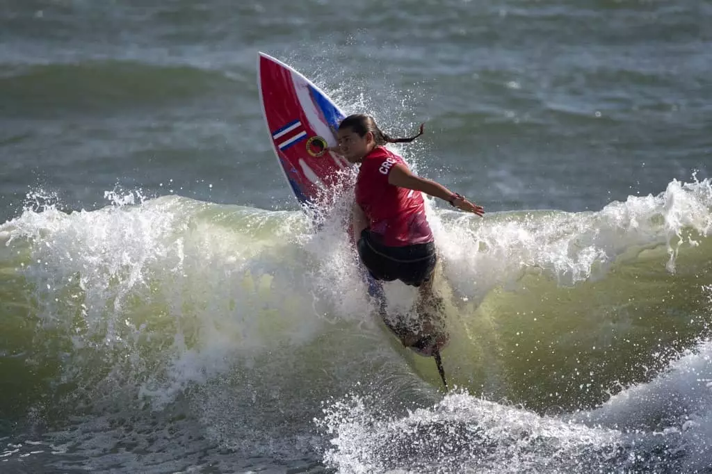 World Surf League: Χένεσι και Μαμίγια οι νικητές (vid)