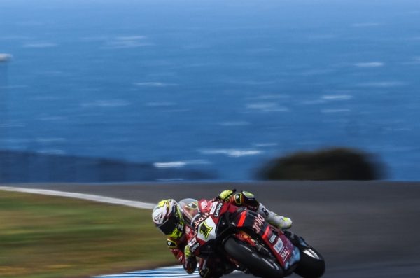 WorldSBK: Νίκη στο Άσεν για τον Μπαουτίστα (vid)