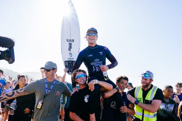 World Surf League: Γουέστον-Γουέμπ και Γιούινγκ οι νικητές (vid)