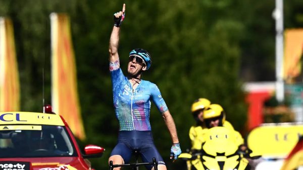 Tour de France: Πρώτη νίκη για Houle, δεν ξέφυγε από τον Vingegaard ο Pogacar