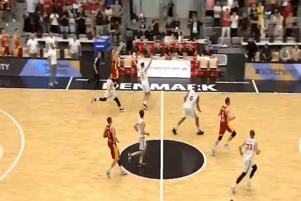 Με buzzer beater από το κέντρο η Βόρεια Μακεδονία «ξέρανε» τη Δανία! (vid)