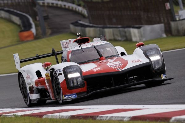 FIA WEC: Πρωτιά και στο FP2 για την Toyota (vid)