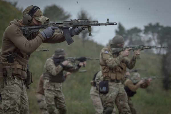 Ρωσία: Στρατολογεί εθελοντές για τον πόλεμο στην Ουκρανία με μηνιαίο μισθό περί τα 3.000 ευρώ