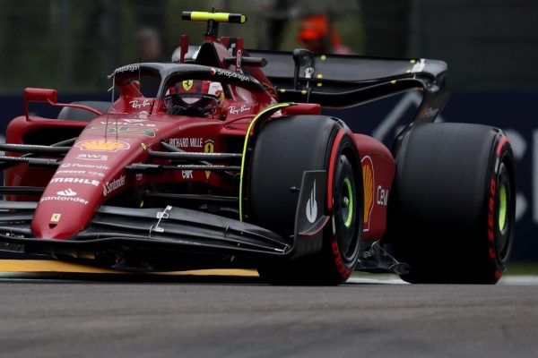 F1: Το 1-2 για τη Ferrari στο FP2 του Γκραν Πρι Σιγκαπούρης με τους Σάινθ και Λεκλέρ