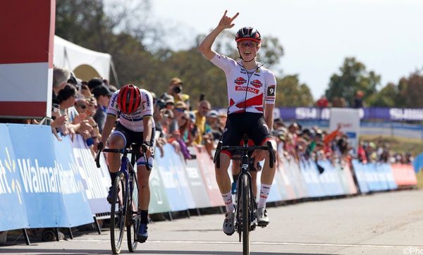 Παγκόσμιο κύπελλο CycloCross: Έκανε το «χατ-τρικ» η Φαν Έμπελ (vid)