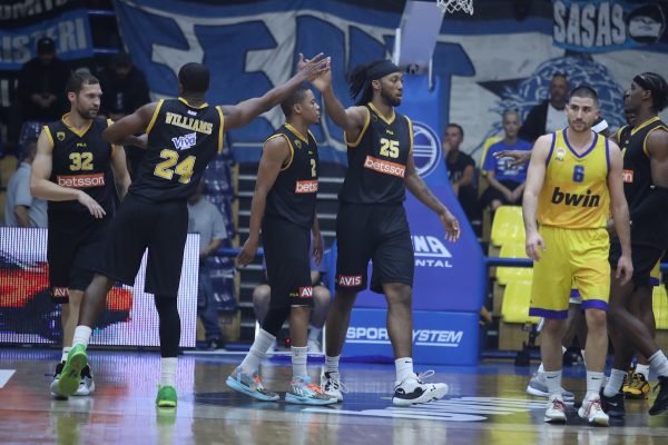 Περιστέρι-ΑΕΚ 80-84: Ο Φρέζιερ υπέγραψε τη νίκη και το 3/3