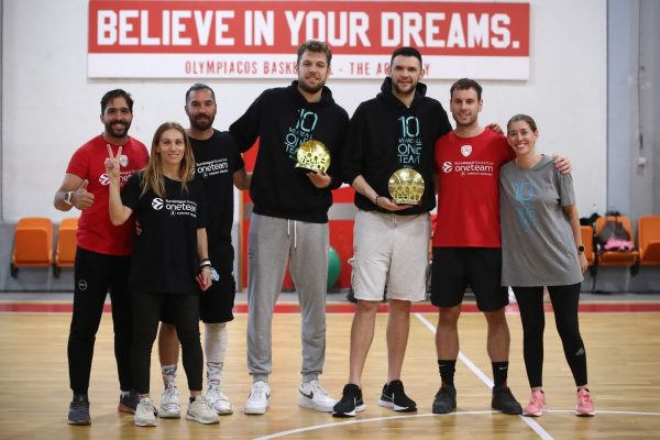 Ολυμπιακός: Προπόνηση για το «One Team» με Βεζένκοφ και Παπανικολάου