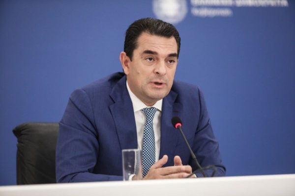 Σκρέκας: «Ο σημερινός σχεδιασμός της αγοράς ηλεκτρικής ενέργειας πρέπει να επανεκτιμηθεί»