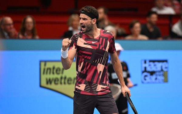 Paris Masters: Συνεχίζει ακάθεκτος ο Ντιμιτρόφ