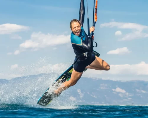 Η Χάνα Γουάιτλεϊ κάνει kite surfing στη… ζούγκλα της Βραζιλίας! (vid)