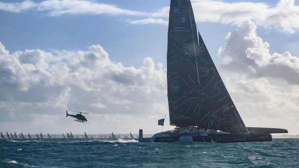 Route du Rhum: Νικητής με ρεκόρ ο Κοντρελιέ, τραγωδία στο τέλος (vid)