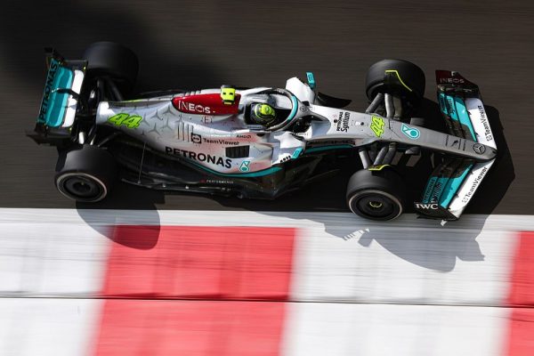 F1, Γκραν Πρι Άμπου Ντάμπι: Το 1-2 στις πρώτες ελεύθερες δοκιμές η Mercedes (vid)