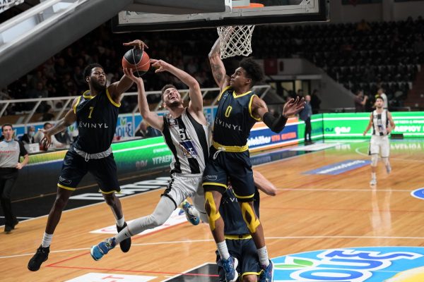 Απόλλων-Λαύριο 71-54: Σε δύσκολη θέση η ομάδα του κόουτς Σερέλη