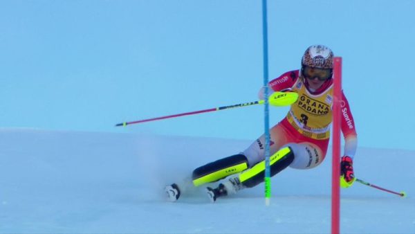 Παγκόσμιο κύπελλο Αλπικού Σκι: Μοιρασμένη η πρώτη νίκη για Χόλντενερ και Σβεν Λάρσον (vid)