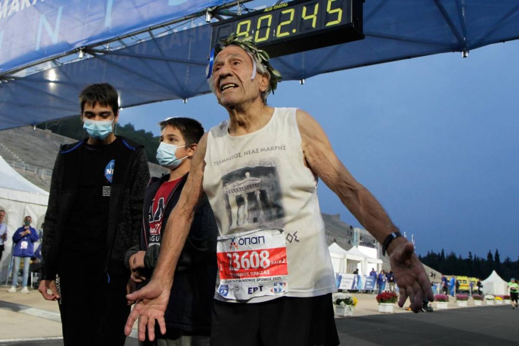 39ος Αυθεντικός Μαραθώνιος: Τερμάτισε ο 91χρονος Στέλιος Πρασσάς (vid)