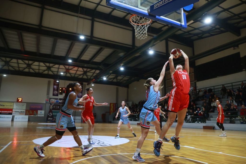 Παναθλητικός-Ολυμπιακός 57-87: Συνεχίζουν αήττητες οι «ερυθρόλευκες»