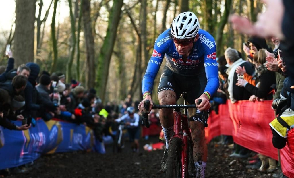 Παγκόσμιο Κύπελλο Cyclocross: Νικητής στο Γκάβερε ο Φαν Ντερ Πουλ (vid)