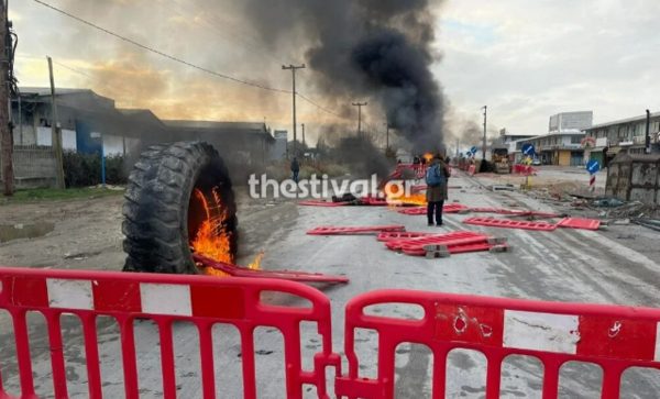 Θεσσαλονίκη: Φωτιές και οδοφράγματα στο Καλοχώρι