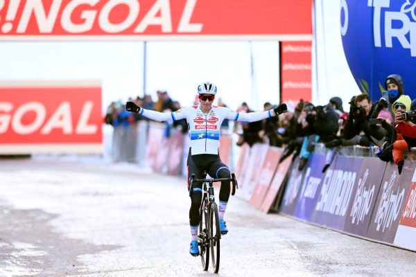 Παγκόσμιο Κύπελλο Cyclocross: Νικητής στη χιονισμένη Βαλ Ντι Σόλε ο Βαντούρενχουτ (vid)