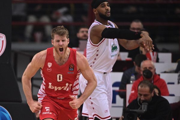 Ολυμπιακός-Αρμάνι Μιλάνο 82-66: Τη «στραγγάλισε» στο ΣΕΦ (vid, pics)