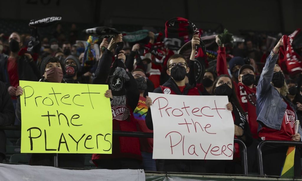 NWSL: Ισόβιος αποκλεισμός για τέσσερις προπονητές