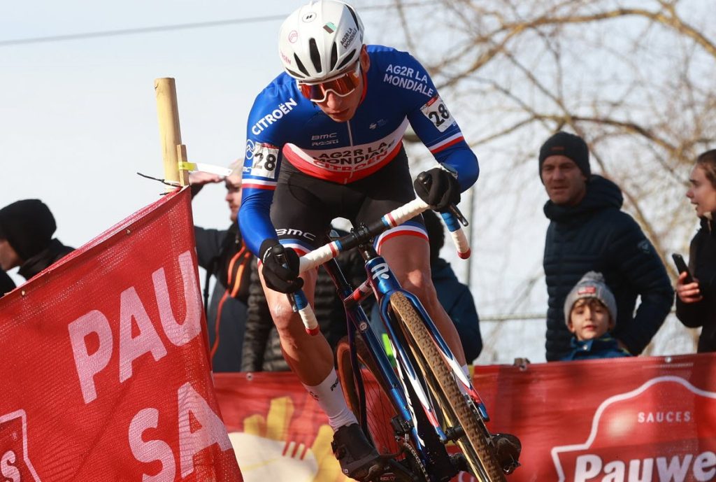 Παγκόσμιο Κύπελλο Cyclocross: Νικητής στο Μπεζανσόν ο Φαν Ντερ Πουλ (vid)