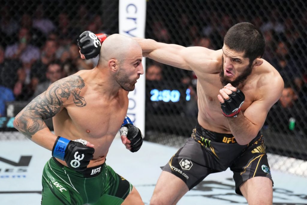 UFC284: Οριακά νικητής ο Μαχάτσεφ στον ιστορικό αγώνα με Βολκανόφσκι (48-47 x2, 49-46) δείτε όλο τον αγώνα (video)