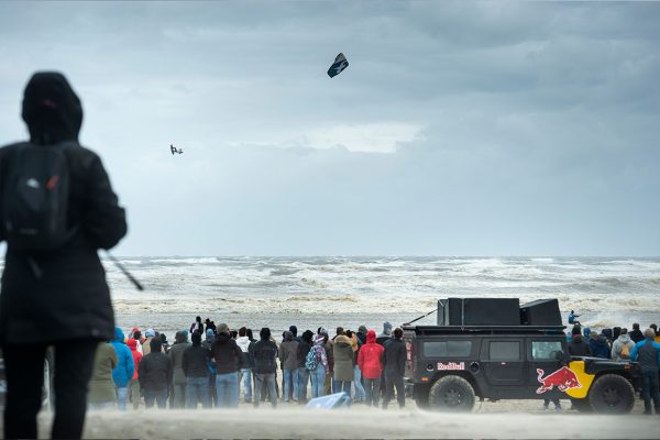 Red Bull Megaloop: Αναμένοντας τα… μανιασμένα στοιχεία της φύσης! (vid)