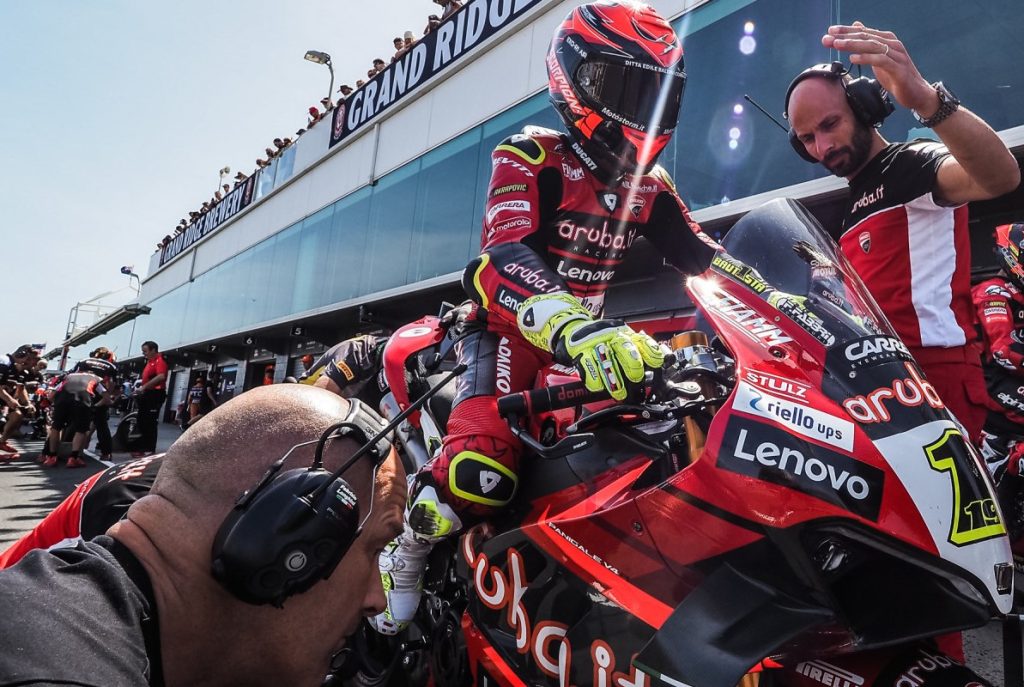 World SBK: Ιστορικό χατ-τρικ για τον Μπαουτίστα (vid)