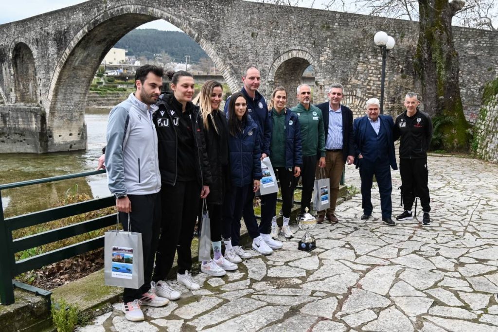 Final-4 Γυναικών: Η συνέντευξη Τύπου με θέα το ιστορικό γεφύρι της Άρτας (pics, vid)