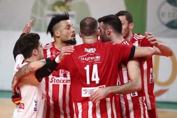 ΑΟΝΣ Μίλων-Ολυμπιακός 1-3: Έκαναν το 2-0 οι Πειραιώτες και είναι μία νίκη μακριά από τους τελικούς (vid)