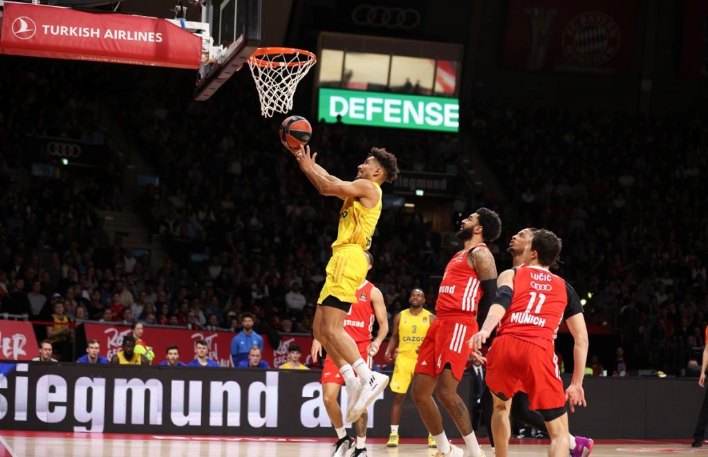 Μπάγερν Μονάχου – Άλμπα Βερολίνου 75-76: Απόδραση από το Μόναχο (vid)