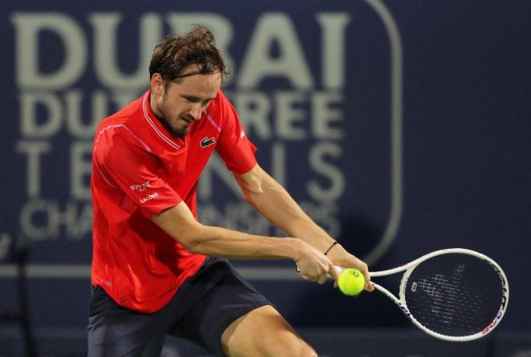 Dubai Open: Απέκλεισε τον Τζόκοβιτς και πέρασε στον τελικό ο Μεντβέντεφ