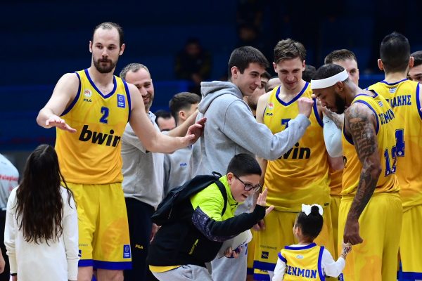 Περιστέρι-Λαύριο 77-66: Σε τροχιά τετράδας η ομάδα του Σπανούλη (vid)