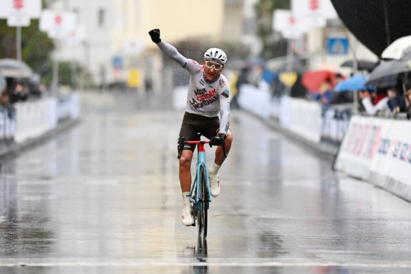 Trofeo Laigueglia: Νικητής ο Νανς Πέτερς (vid)