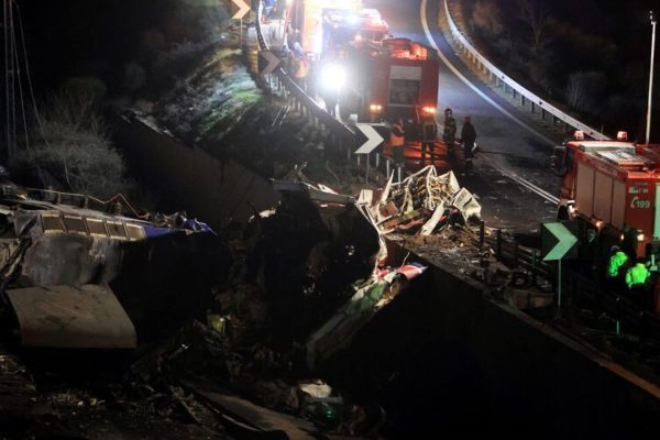 Ο τελευταίος διάλογος του σταθμάρχη με τον μηχανοδηγό (vid)