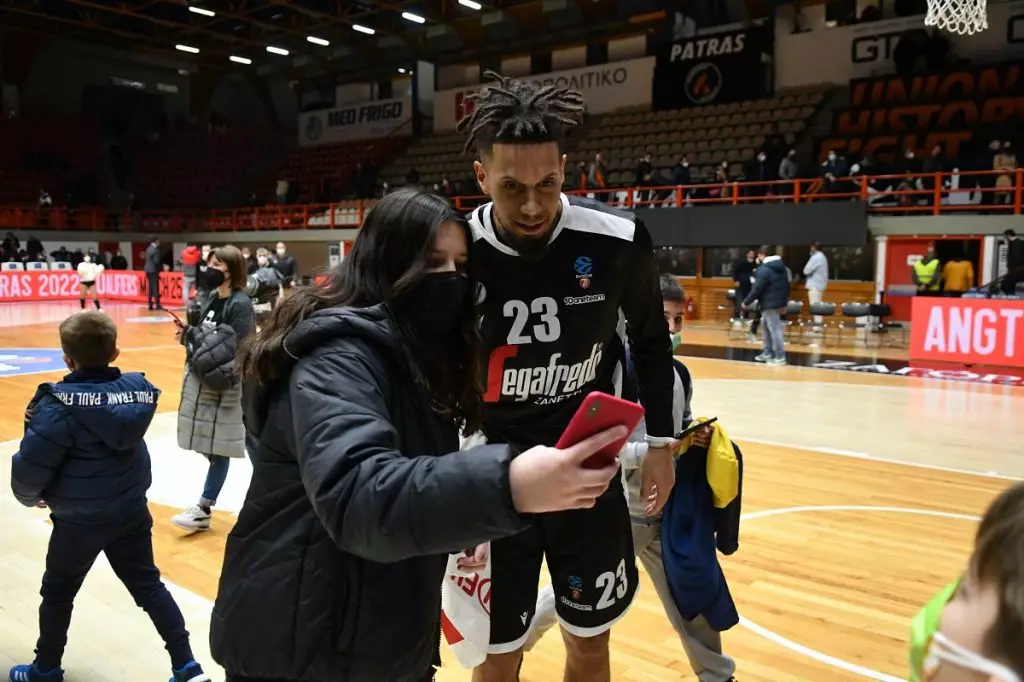 Euroleague: O MVP Χάκετ, ο Βεζένκοφ και η…5αδα των double-double