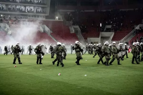 Πειθαρχική δίωξη κατά Ολυμπιακού για το… τρίτο ημίχρονο του αγώνα με την ΑΕΚ 