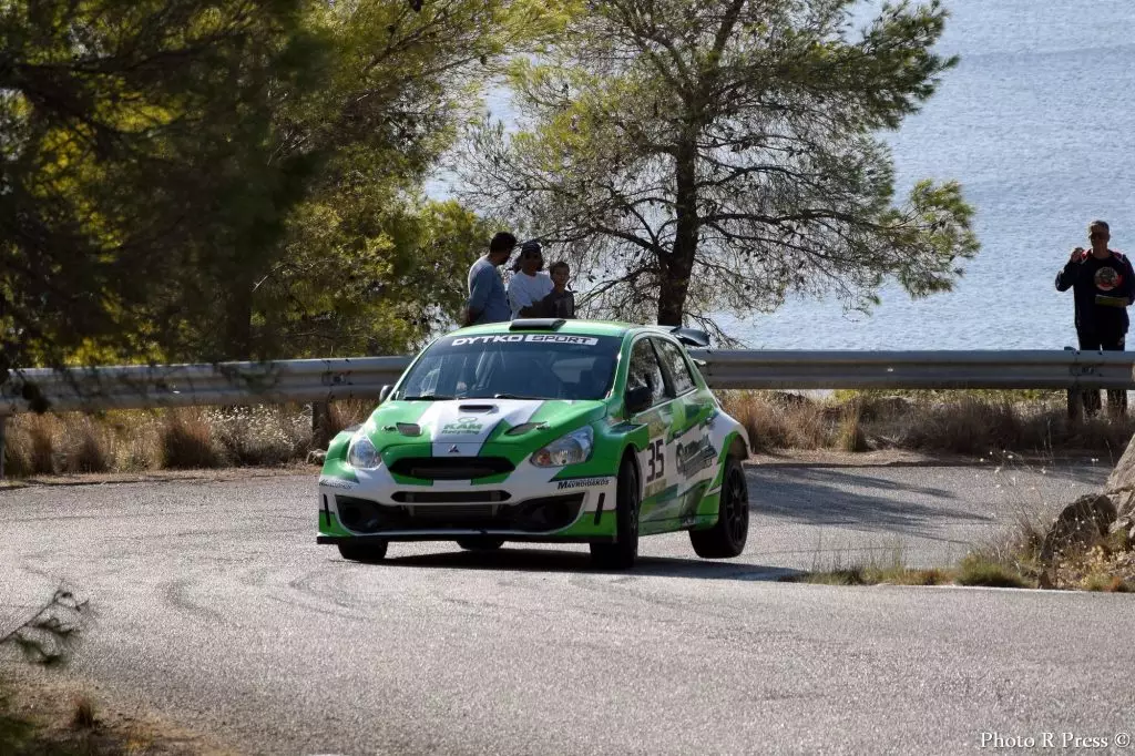 Εντυπωσιακές παρουσίες στην Formula Saloon στην Ψάθα!