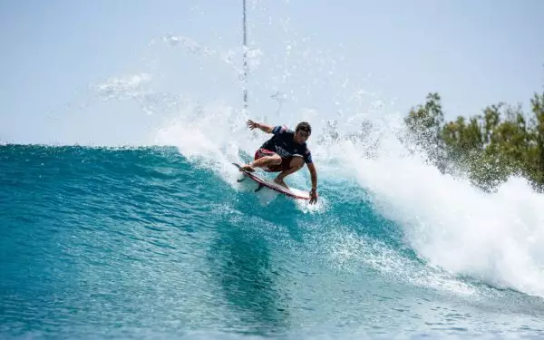 World Surf League: Μία απολαυστική βόλτα με τον Γκρίφιν Κολαπίντο (vid)