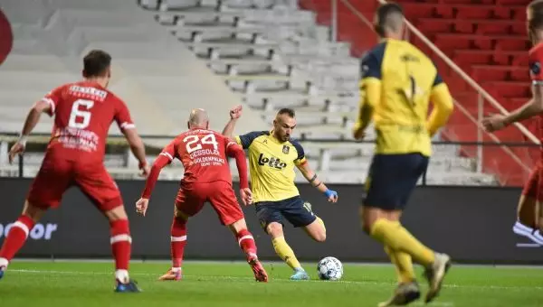 Βέλγιο-5η αγωνιστική play off: «Όρθια» με 10 παίκτες στην Αμβέρσσα η Ουνιόν – O τίτλος θα κριθεί την τελευταία αγωνιστική