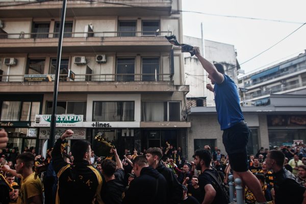 ΑΕΚ: «Τρέλα» στα Τρίκαλα για τα δύο τρόπαια! (vid)