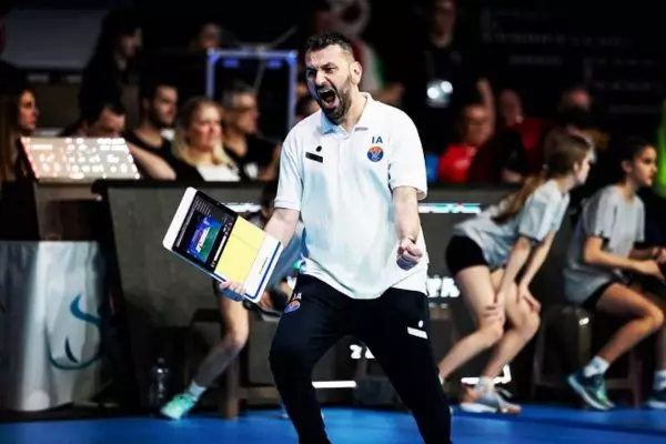 Κορυφαίος προπονητής στην Τσεχία για το 2023 ο Αθανασόπουλος
