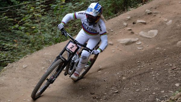 UCI MTB World Series: Εντός έδρας νίκη για τη Βαλεντίνα Χολ (vid)