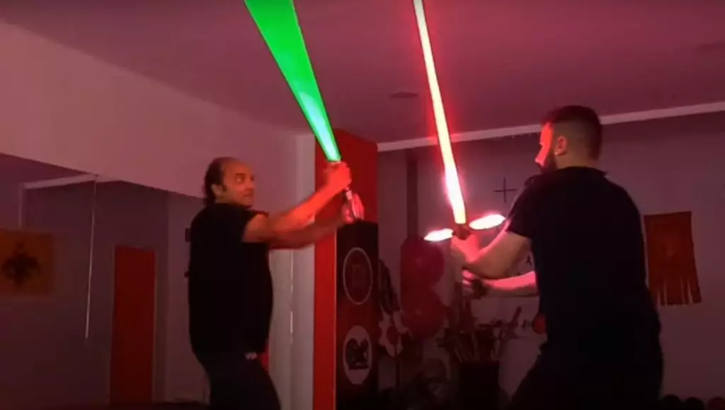 Ξιφομαχία με Φωτόσπαθα – Light Saber Fencing Hellas (vid)