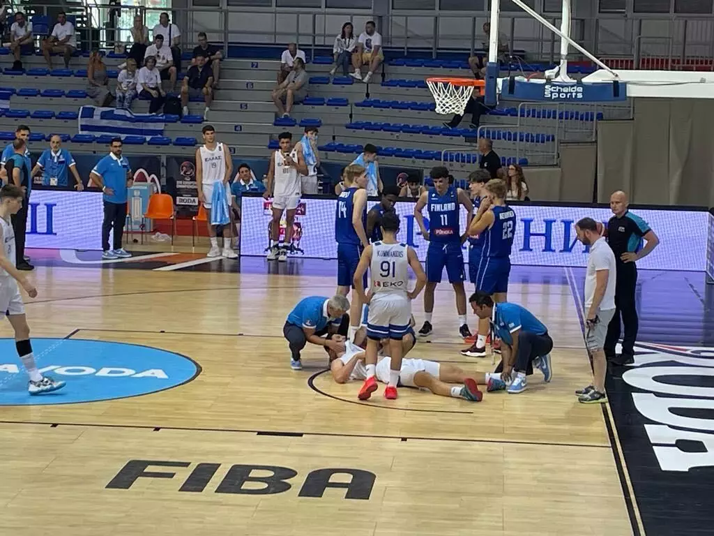 «Σοκ» με Καλλιοντζή στην Εθνική Εφήβων (pics, vid)