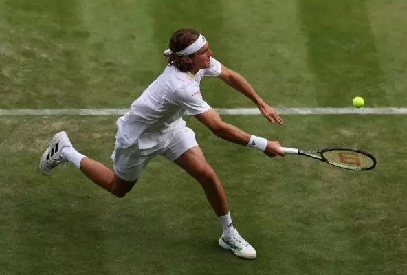 Wimbledon: Διακοπή στο παιχνίδι του Τσιτσιπά – Του έχει βάλει δύσκολα ο Τιμ (vid)