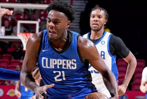 NBA: Κλέβει την παράσταση στο Summer League o Κόμπι Μπράουν (vid)