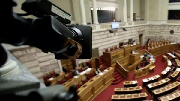 Ορκίζεται στις 11:00 η νέα Βουλή