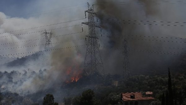 Μήνυμα του 112 για εκκένωση των περιοχών Καλαμάκι Ισθμίων και Παράδεισος